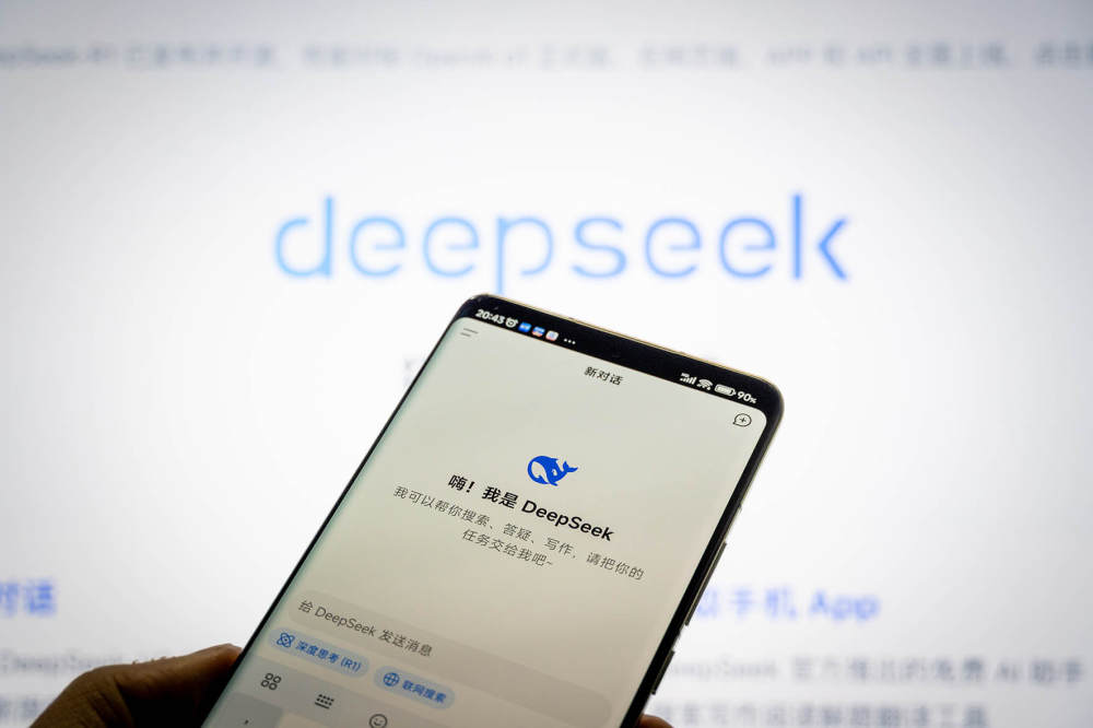 DeepSeek首轮融资完成，传梁文锋砸200亿“一票独大”